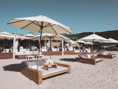 El Chiringuito Ibiza – an oasis between dunes in Es Cavallet