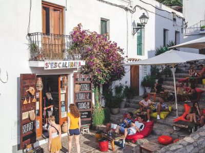 S’Escalinata Ibiza – The colorful bar in Ibiza town