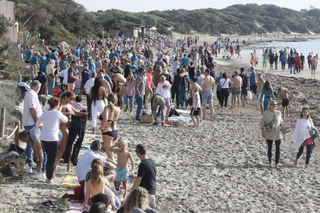 People at ses Salines