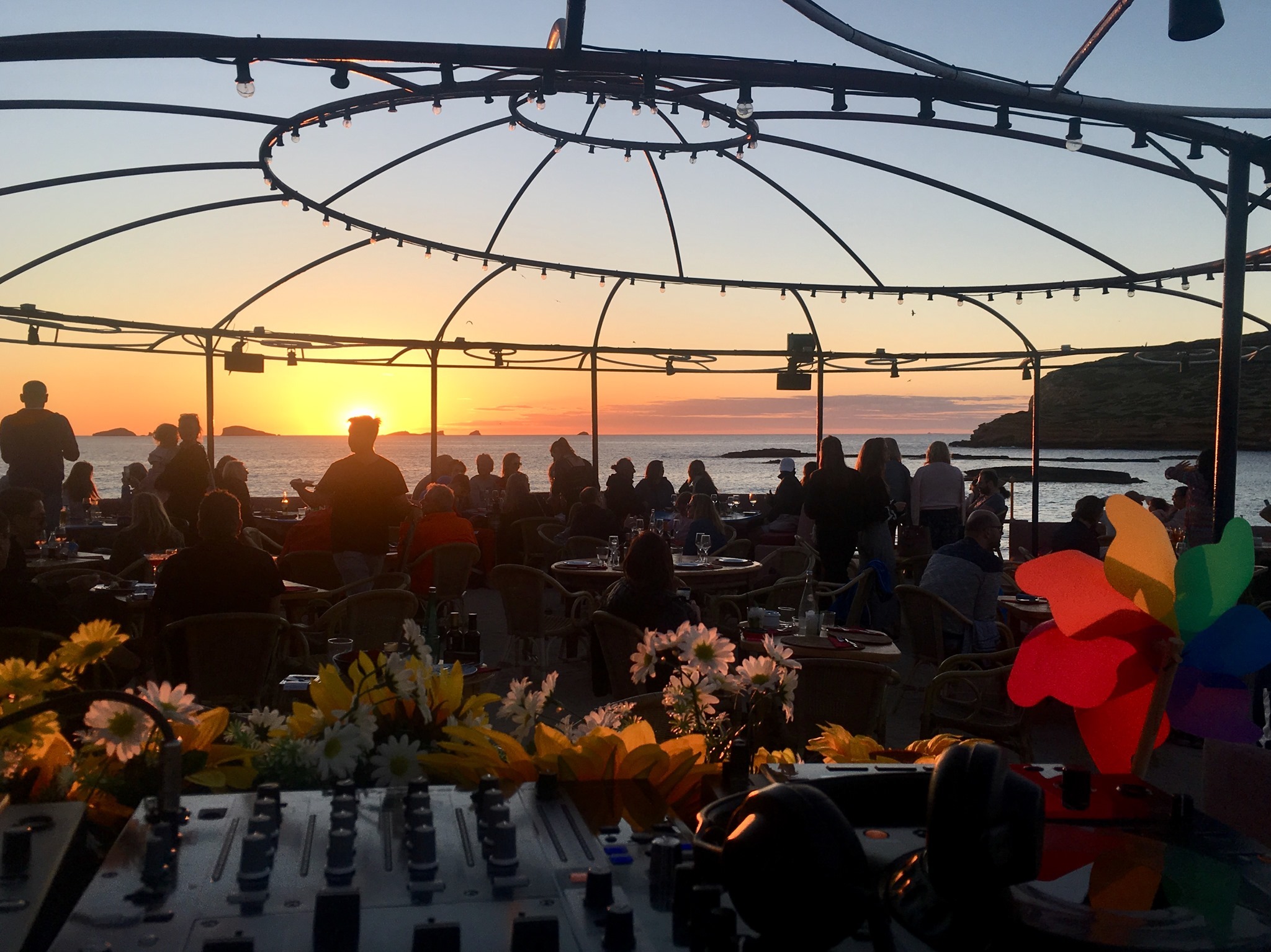 Sunset Ashram a privileged place to enjoy the sunset