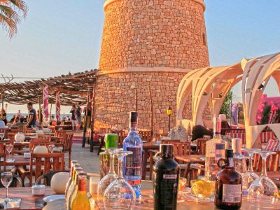 Kumharas Ibiza – the golden sunsets in the Bay of San Antonio